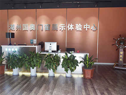 陽(yáng)光房和露臺(tái)如何選擇？湖州門窗廠家來(lái)支招
